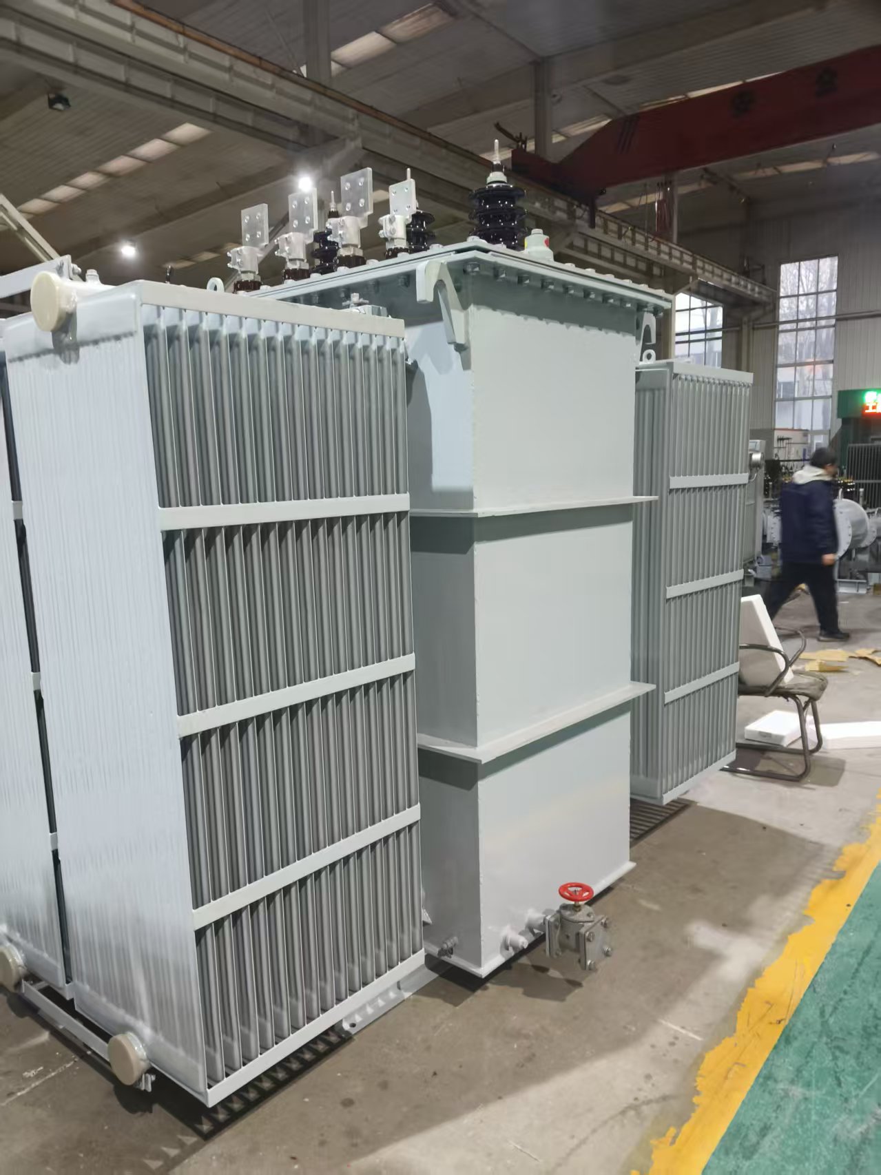 出口中亚地区的变压器正在生产过程中