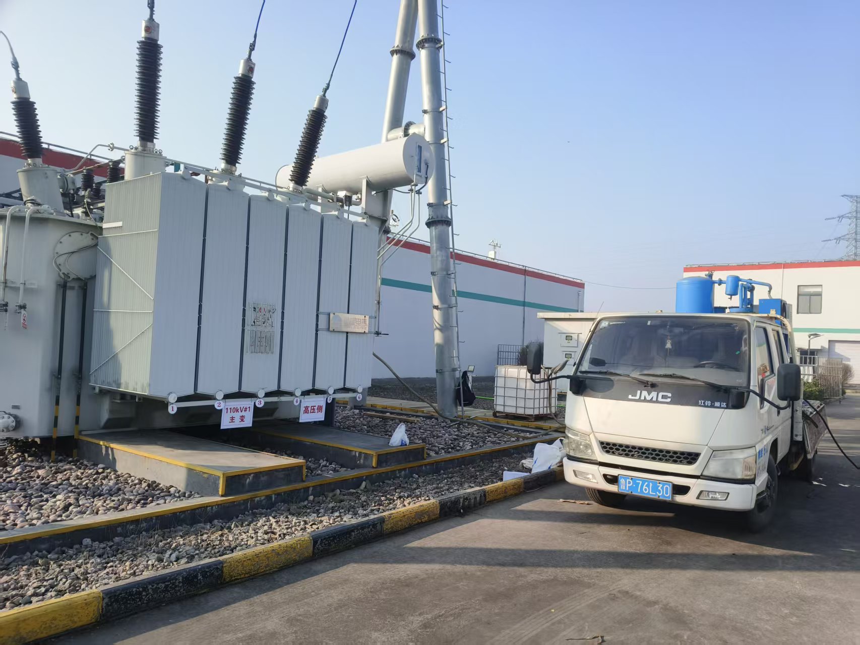 微山采煤沉陷区50MW光伏发电示范项目 主变更换油枕及中性点升高座垫片更换 现场服务