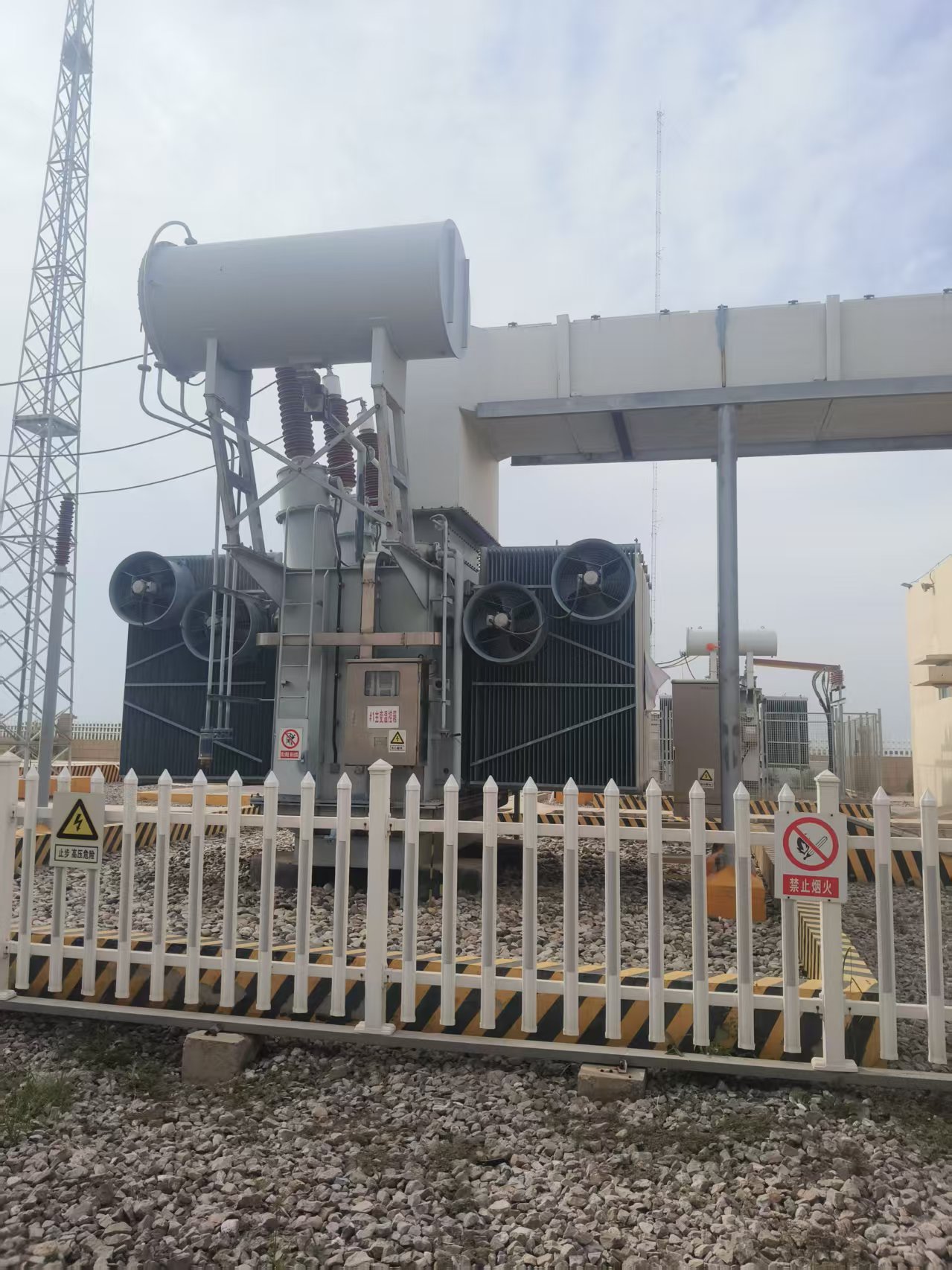 山东鲁萨风电场110KV变压器散热片的更换 及现场虑油