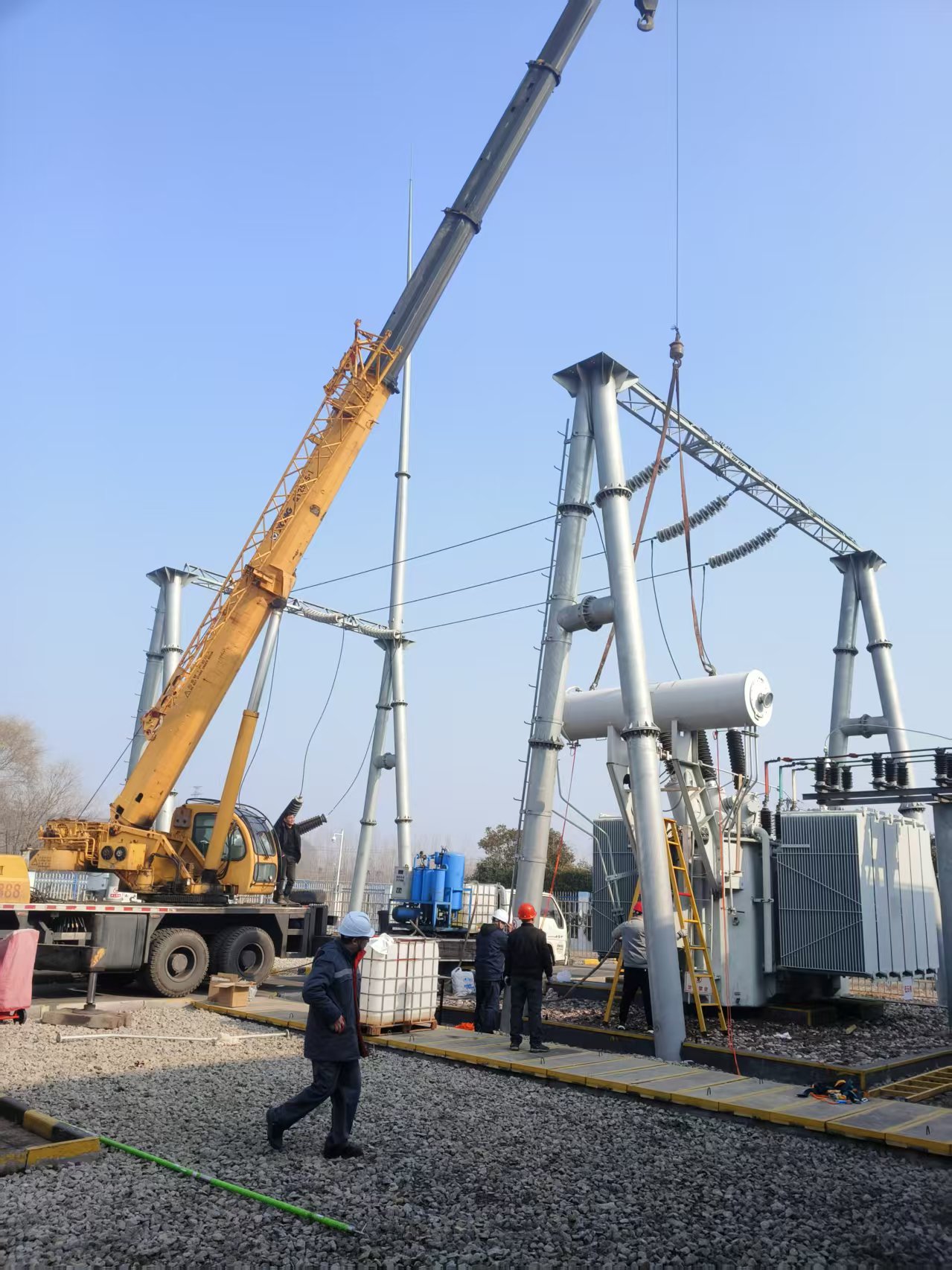 微山采煤沉陷区50MW光伏  主变更换油枕及中性点升高座垫片更换 现场服务