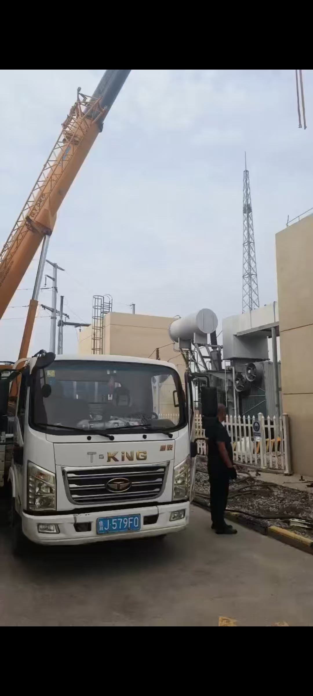 山东鲁萨风电场110KV变压器散热片的更换 及现场虑油